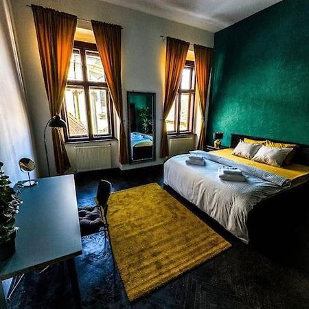 Appartamento Cozy & Charming Apt. Downtown Timisoara Esterno foto