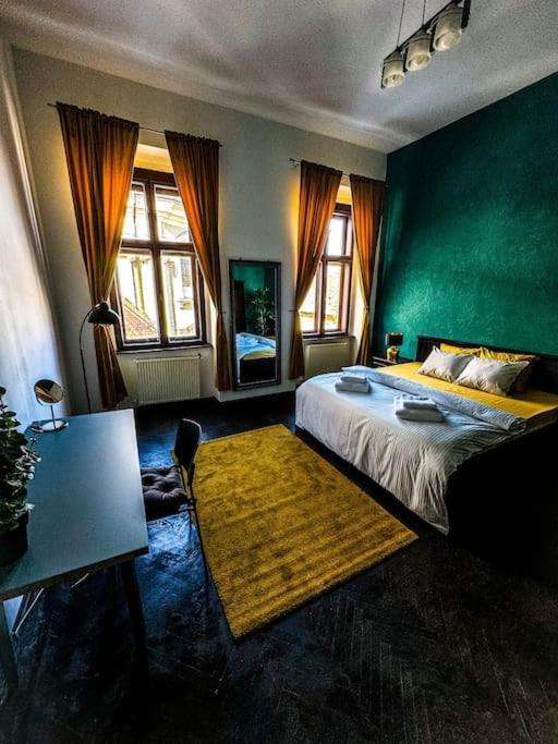 Appartamento Cozy & Charming Apt. Downtown Timisoara Esterno foto